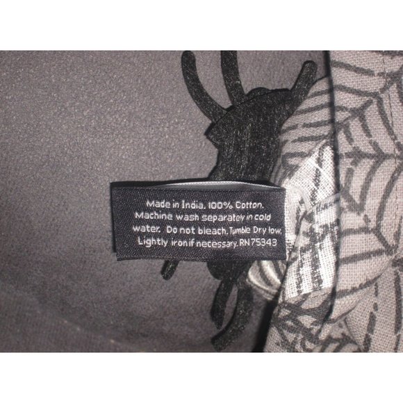 Cynthia Rowley Curious Halloween Table Throw Spiders ~ Glow in the Dark ~ Webs - Picture 8 of 8